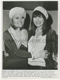 4y1148 BONNIE & CLYDE candid 7.5x9.75 still 1968 Faye Dunaway & costume designer Theadora Van Runkle!