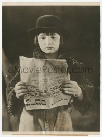 4y1248 RAG MAN 6x8.25 news photo 1925 Irish Jackie Coogan trying to read Yiddish newspaper!