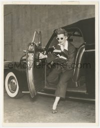 5b1866 NOW, VOYAGER candid 7.75x10 still 1942 Bette Davis in slacks & dark glasses by Welbourne!