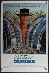 5b1002 CROCODILE DUNDEE int'l 1sh 1986 Paul Hogan looming over New York City by Daniel Goozee!