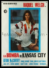 5b0270 KANSAS CITY BOMBER Italian 2p 1973 different image of sexy roller derby girl Raquel Welch!