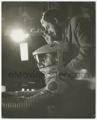 5f1216 2001: A SPACE ODYSSEY candid deluxe 8x10 still 1968 Stanley Kubrick w/ Gary Lockwood in suit!