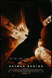 5g0685 BATMAN BEGINS advance DS 1sh 2005 June 17, Bale flying w/ bats in title role!