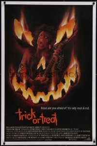 5g1059 TRICK OR TREAT 1sh 1986 great art of Tony Fields in flaming jack-o-lantern face!