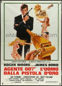 5h0169 MAN WITH THE GOLDEN GUN Italian 1p R1970s Enzo Sciotti art of Roger Moore as James Bond!