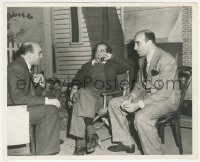 5j1725 ARSENIC & OLD LACE candid 8x10 still 1944 Frank Capra w/ Philip & Julius Epstein by Marigold!