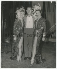 5j1763 GENTLEMEN PREFER BLONDES candid 8x10 still 1953 Marilyn with Russell & her footballer husband!