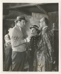 5j1786 JUAREZ candid 8.25x10 still 1939 director William Dieterle with John Garfield & Brian Aherne!