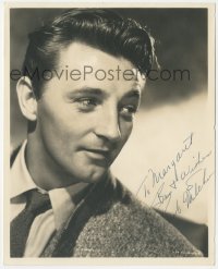 5j0199 ROBERT MITCHUM signed deluxe 8x10 still 1940s handsome youthful portrait in suit & tie!