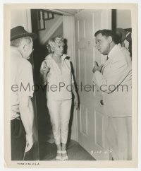 5j1837 SEVEN YEAR ITCH candid 8.25x10 still 1955 sexy Marilyn Monroe & Tom Ewell with Billy Wilder!