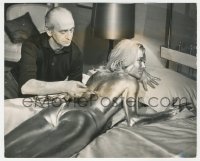 5j1713 GOLDFINGER English 8x10 news photo 1964 great candid of sexy Shirley Eaton painted gold!