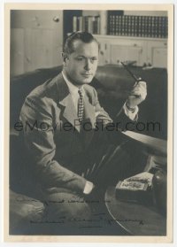 5j0253 ROBERT MONTGOMERY signed 5x7 fan photo 1940s great seated c/u wearing suit & holding pipe!