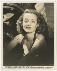 5r1783 GREAT LIE 8x10 still 1941 close portrait of sexy Bette Davis sitting by tropical plants!