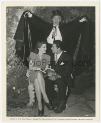 5r1785 HOUSE OF FRANKENSTEIN candid 8.25x10 still 1944 John Carradine over Anne Gwynne & Coe on set!