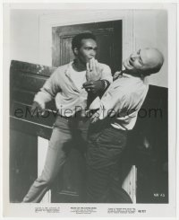 5r1806 NIGHT OF THE LIVING DEAD 8.25x10 still 1968 Duane Jones fighting with man by barricaded door!