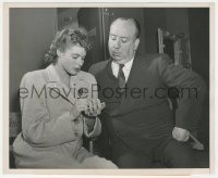 5r1832 SPELLBOUND 8x10 news photo 1945 Hitchcock watches Ingrid Bergman autograph $5,000 bond!