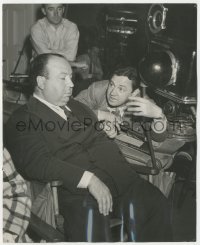 5r1834 SUSPICION candid 7.5x9.25 still 1941 Alfred Hitchcock closes eyes as cameraman talks to him!