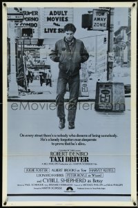 5r0928 TAXI DRIVER int'l 1sh 1976 image of Robert De Niro walking in New York City, Martin Scorsese!