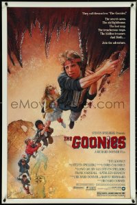 5s0912 GOONIES 1sh 1985 wonderful Drew Struzan art of top cast hanging from stalactite!