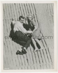 5t1359 NORTH BY NORTHWEST 8x10.25 still 1959 c/u of Cary Grant & Eva Marie Saint on Mt. Rushmore!