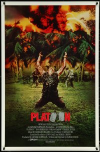 5w0936 PLATOON int'l 1sh 1986 Stone, Vietnam, classic scene w/ Willem Dafoe, with border design!