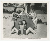 5y1632 EVELYN ANKERS/ANNE GWYNNE 8.25x10 still 1941 at the beach with man & other starlets!