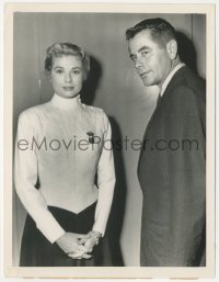 5y1648 GRACE KELLY/GLENN FORD 7x9 news photo 1955 he's visiting her on the set of The Swan!