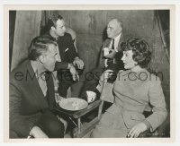 5y1652 GUYS & DOLLS candid 8x10 still 1955 Granger visits Jean Simmons, Marlon Brando & Brando Sr.!