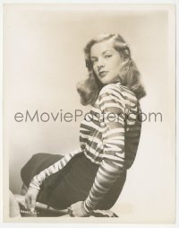 5y1671 LAUREN BACALL 8x10.25 still 1944 sexy portrait looking over shoulder, early in her career!