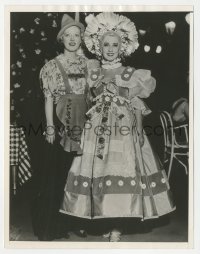 5y1714 NORMA SHEARER/MARION DAVIES 7x9 news photo 1934 in Tyrolean costumes at party of movie stars!