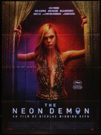 5y0224 NEON DEMON French 1p 2016 close up of sexy Elle Fanning, Nicolas Winding Refn!