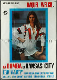 5y0279 KANSAS CITY BOMBER Italian 2p 1973 different image of sexy roller derby girl Raquel Welch!