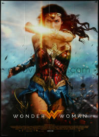 5y0316 WONDER WOMAN Italian 2p 2017 different image of sexiest Gal Gadot in title role in battle!