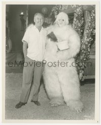 6b1146 7 FACES OF DR. LAO candid 8.25x10 still 1964 George Pal with son Peter in makeup as Yeti!