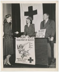 6b1157 ANN SHERIDAN 8.25x10 still 1944 she's 75,000th blood donor to sign up, her plasma has oomph!