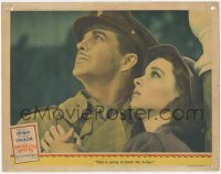 6b0568 WATERLOO BRIDGE LC 1940 close up of Robert Taylor & pretty Vivien Leigh as bridge is bombed!