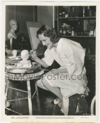 6b1376 OLIVIA DE HAVILLAND 8.25x10 still 1937 the promising young actress is also a sculptor!