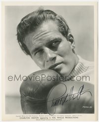 6t0077 CHARLTON HESTON signed deluxe 8.25x10 still 1950 super close portrait wearing boxing gloves!