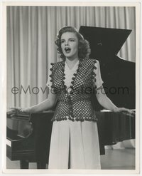 6t1608 THOUSANDS CHEER deluxe 8x10 still 1943 Judy Garland by piano singing The Joint is Jumping!