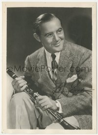 6t0109 BENNY GOODMAN signed 5x7 fan photo 1940s portrait of the bandleader c/u holding his clarinet!