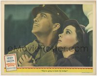 6t0818 WATERLOO BRIDGE LC 1940 close up of Robert Taylor & pretty Vivien Leigh as bridge is bombed!