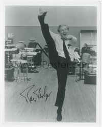 6t0198 RAY BOLGER signed 8x10 REPRO photo 1980s great dancing image kicking over his head!