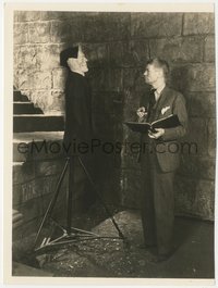 6y1570 BRIDE OF FRANKENSTEIN candid deluxe 7.5x10 still 1935 James Whale & the monster's stand-in!