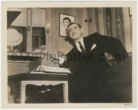 6y1602 HUCKSTERS candid 8x10.25 still 1947 Clark Gable studying script by caricature of himself!