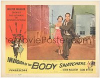 6y0811 INVASION OF THE BODY SNATCHERS LC 1956 c/u of Kevin McCarthy & Dana Wynter running in alley!