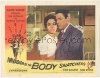 6y0809 INVASION OF THE BODY SNATCHERS LC 1956 best close up of scared Kevin McCarthy & Dana Wynter!