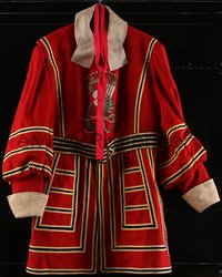 6y0001 KING'S THIEF costume 1955 Lord Layton Jacob Hall Beefeater uniform & hat used in the movie!