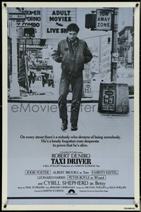 6z0539 TAXI DRIVER int'l 1sh 1976 image of Robert De Niro walking in New York City, Martin Scorsese!