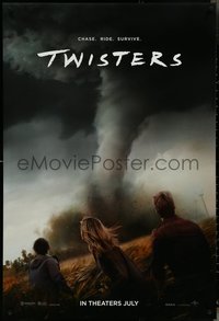 6z0551 TWISTERS teaser DS 1sh 2024 tornado thriller remake starring O'Brian & Glen Powell, survive!