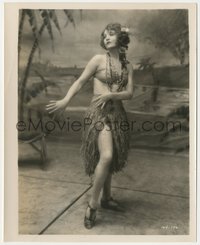 7b1459 BARKER 8x10 still 1928 sexy Betty Compson becomes a hula dancer & lures dimes from onlookers!